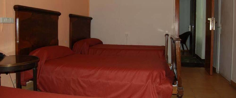 Hotel Fonda Siques Besalu Luaran gambar