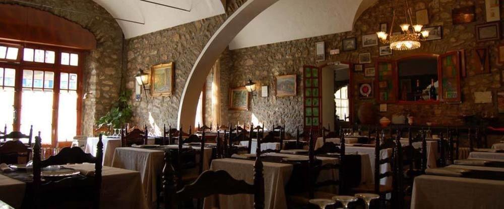 Hotel Fonda Siques Besalu Luaran gambar